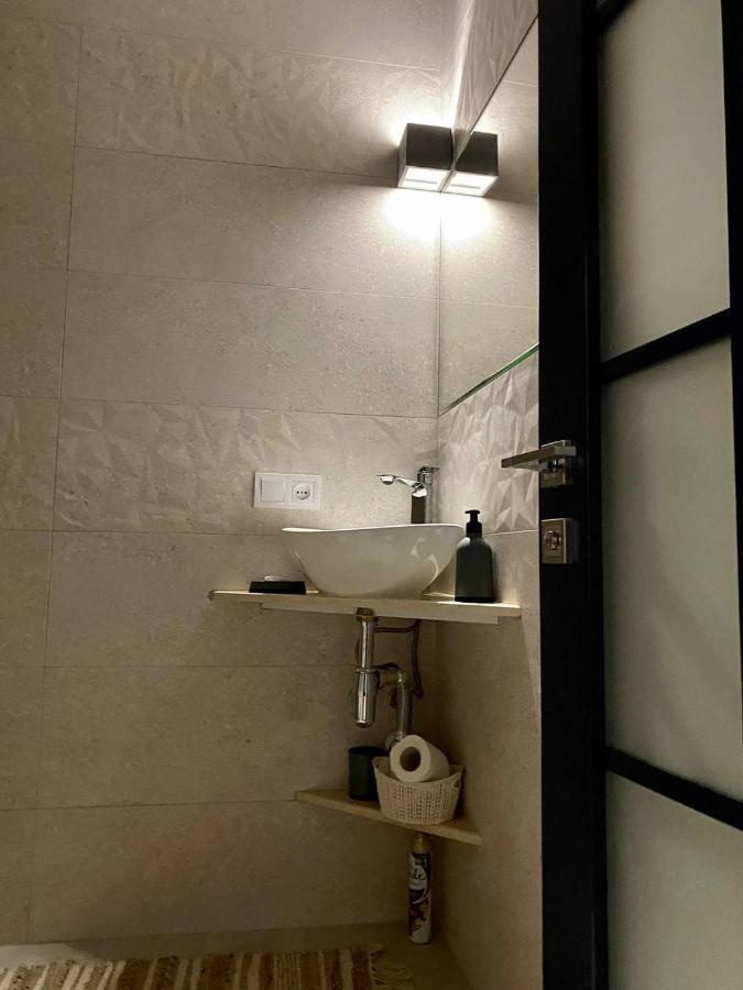 2 вул ковжуна 2 кім Apartment