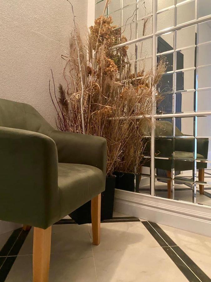 2 вул ковжуна 2 кім Apartment *